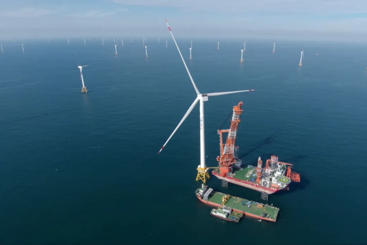 China instaló en una granja eólica marina en Pingtan la turbina más grande del mundo: el mástil tiene 152 metros de altura, las aspas tienen 123 metros de largo y puede generar 16 megawatts de electricidad