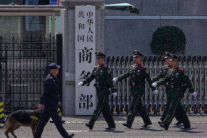 China pone a empresas japonesas en listas de control de exportaciones entre tensiones crecientes