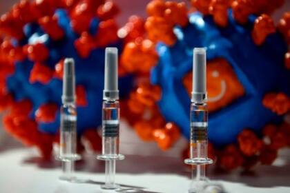 China prueba actualmente varias vacunas contra el coronavirus, pero no tiene un plan conocido para inmunizar a toda su población