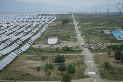 China se apresura a construir el mayor parque solar del mundo para cumplir objetivos de emisiones