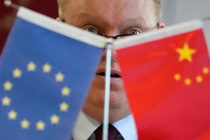 China toma represalias contra la UE y veta la compra de dispositivos médicos europeos