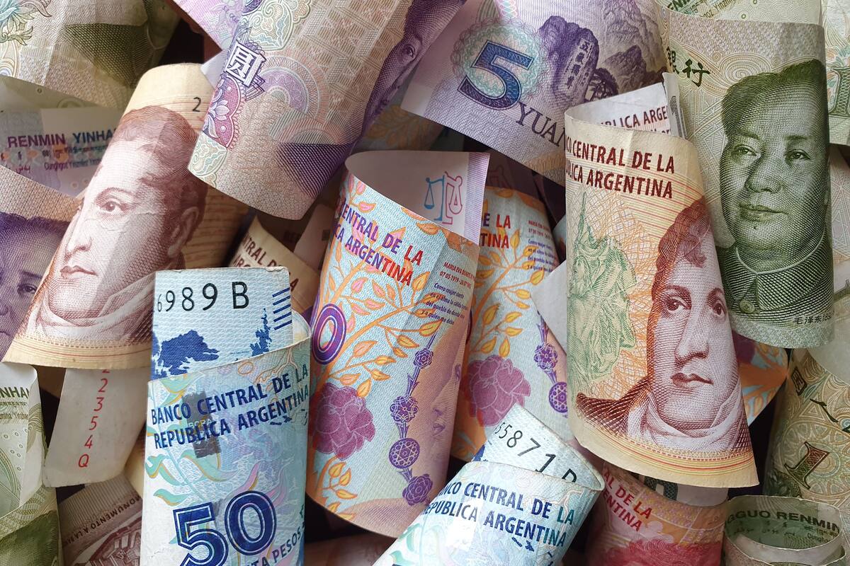 chinese banknotes and argentine bills of different denominations
