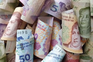 chinese banknotes and argentine bills of different denominations
