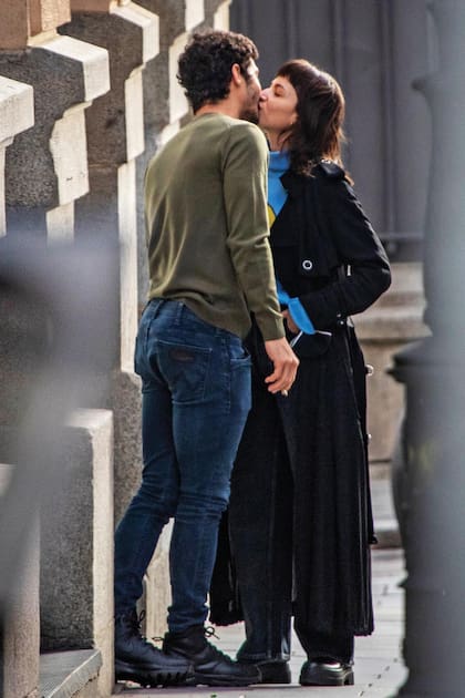 Chino y Úrsula son pura química y estas románticas imágenes, tomadas por las calles de Madrid, son una buena prueba de ello.