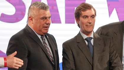 Claudio "Chiqui" Tapia, presidente de la AFA, y Mariano Elizondo, titular de la Superliga