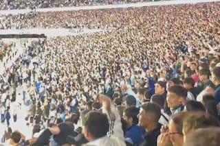 Los cánticos de los hinchas contra el presidente de la AFA antes y después del partido despedida de Messi
