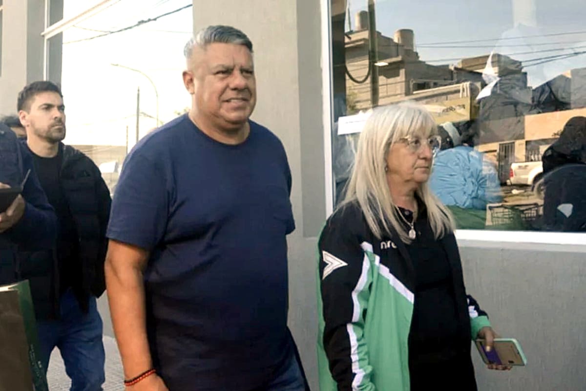 Chiqui Tapia llegó a Bahía Blanca con donaciones