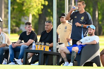 Chiqui Tapia, presidente de la AFA, en el predio de Ezeiza con Lionel Messi: el dirigente construyó su poder con la base de los éxitos de la selección
