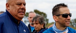 Chiqui Tapia reapareció tras el escándalo de la Supercopa Internacional y le entregó una placa a Nahuel Gallo