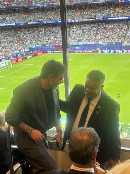 Chiqui Tapia saludo a Ezequiel Lavezzi