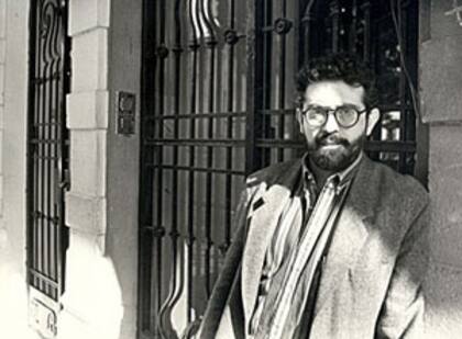 Un joven Luis Chitarroni, en sus años como aprendiz de editor junto con Enrique Pezzoni