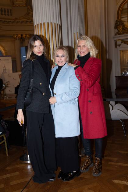 Chloé Bello, Myriam Bunin y Nora Portela.
