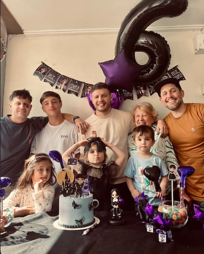 Chloe cumplió seis años y apareció junto a sus hermanos