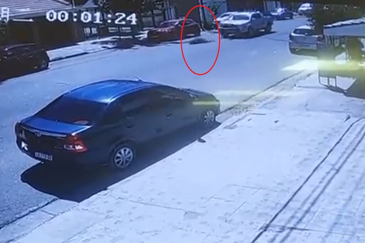 Chocó a una mujer con su camioneta y escapó