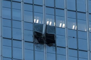 Choque de avioneta en rascacielos de Beijing mata al piloto y deja 13 heridos, según autoridades