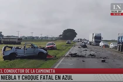 Choque de frente entre una camioneta y un camión en la ruta 266 en Azul.