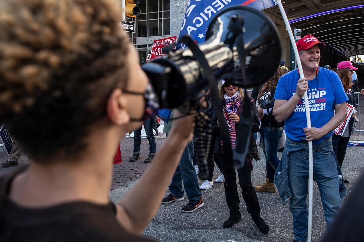 Choque de protestas en Filadelfia, Pensilvania, donde se espera el recuento de uno de los estados que podrían definir la contienda electoral