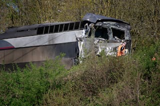 Choque de tren y camión deja un muerto en Francia