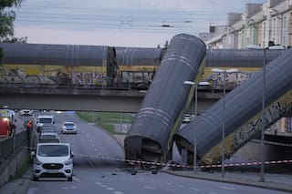 Choque de trenes de carga hace caer dos vagones de un puente en Alemania; hay 1 muerto