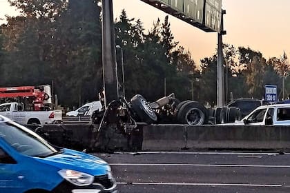 Choque de un camión en Panamericana