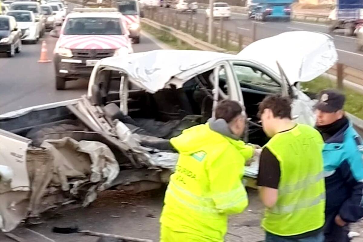 Choque en el Camino del Buen Ayre, altura Ituzaingó