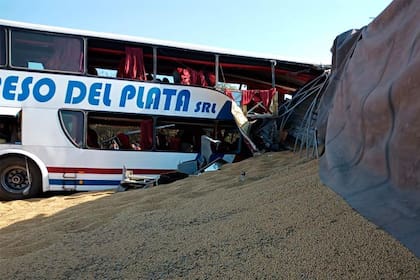 Choque en Santiago del Estero dejó seis muertos y once heridos.