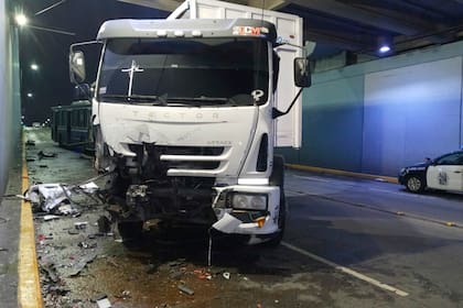 choque entre tres vehículos en un viaducto a la altura de San Isidro