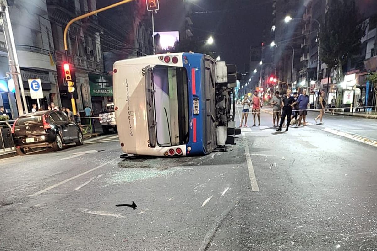 Choque entre una autobomba y un colectivo en Avellaneda