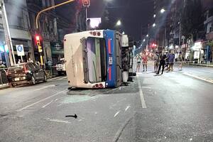 Choque entre una autobomba y un colectivo en Avellaneda