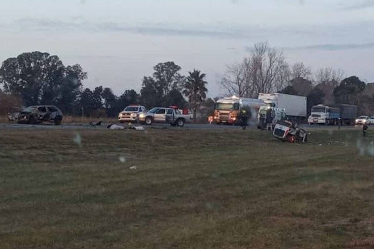Choque fatal en la ruta provincial 14 entre las localidades de Arminda y Pueblo Muñoz, Rosario: tres muertos