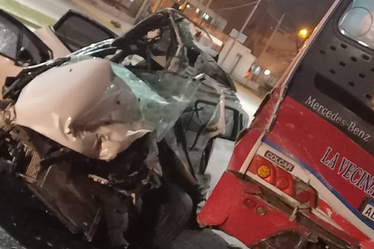 Choque fatal entre un auto y un colectivo