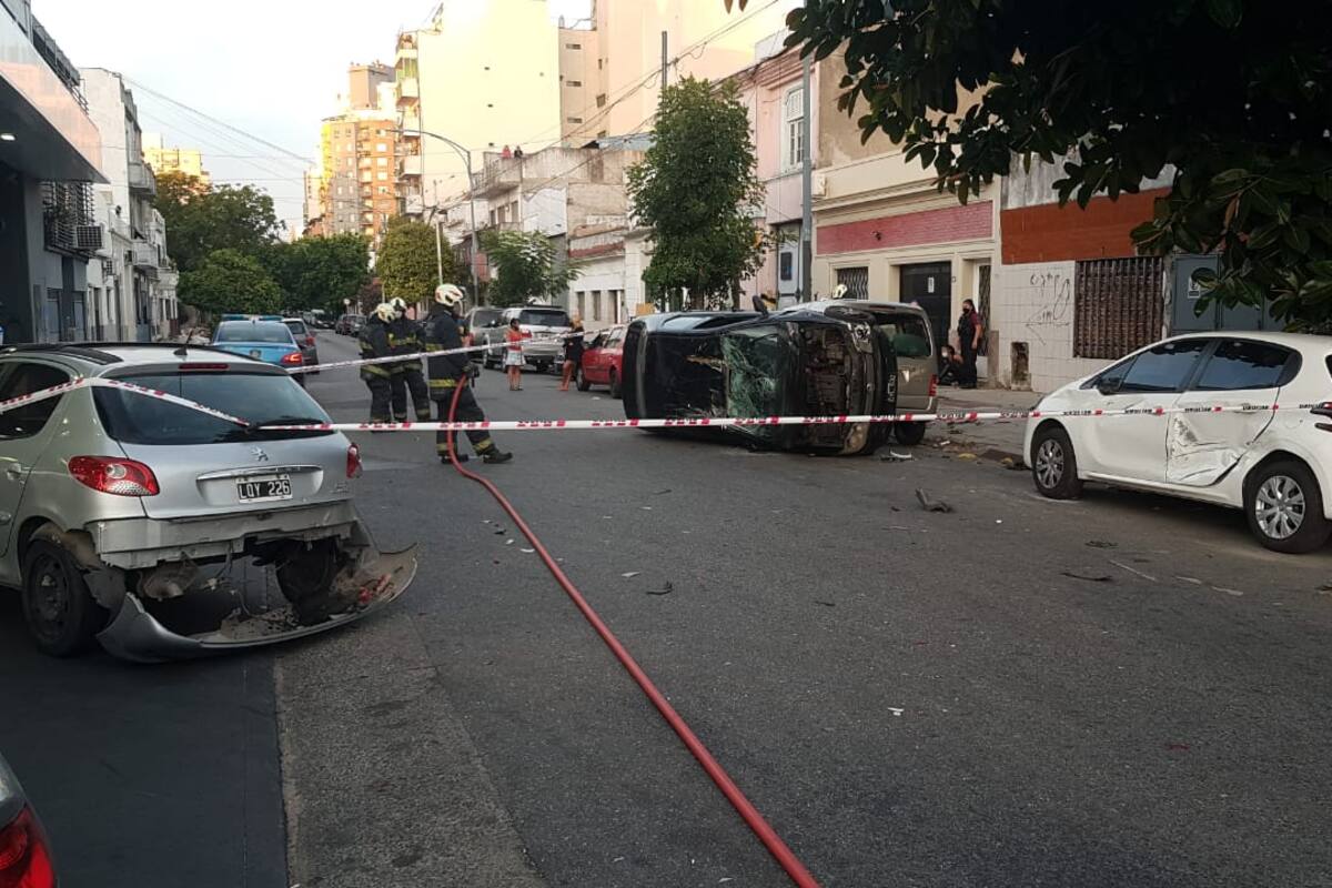choque y vuelco de autos