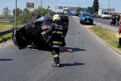 Choque y vuelco en Avenida General Paz