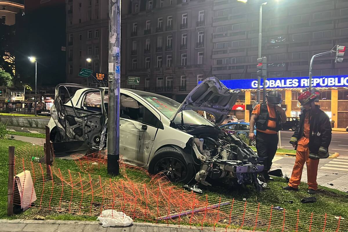 Choque y vuelco en el Obelisco