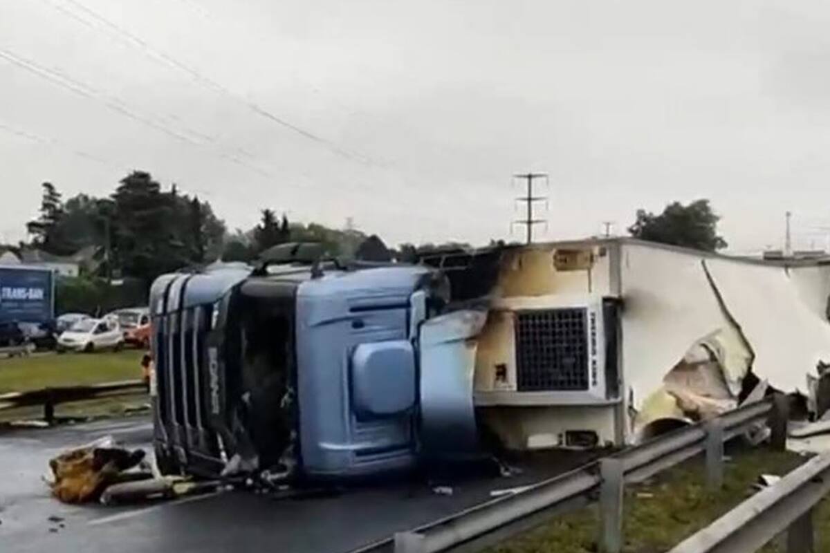 Choque y vuelco en la Panamericana Ramal Campana