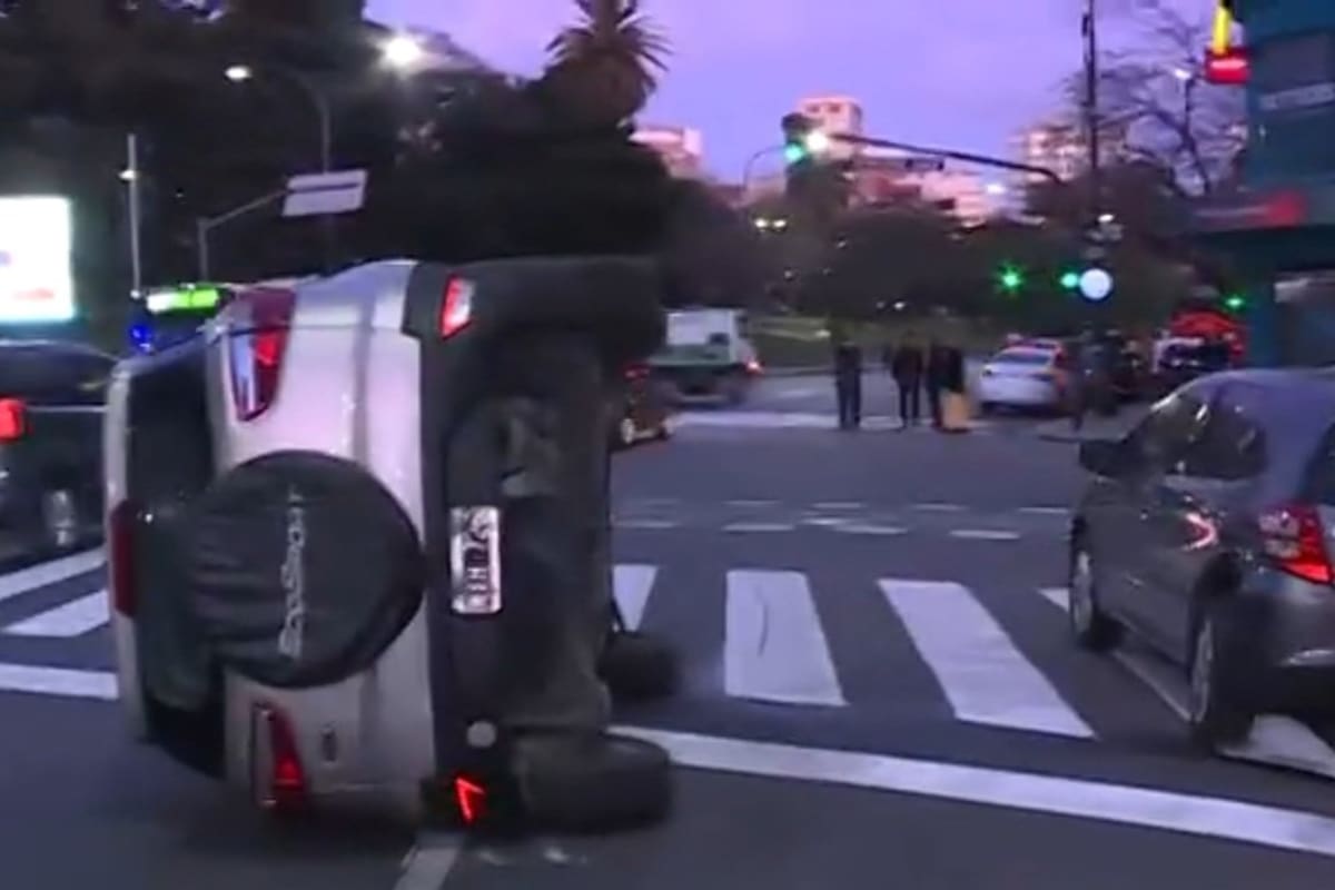 Choque y vuelco en Las Heras y Coronel Díaz