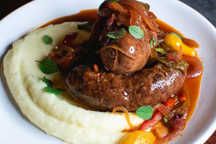 Chorizo a la pomarola.