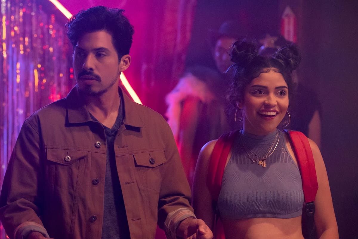 Chris (Carlos Santos) y Ana (Karrie Martin) en Gentefied