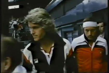 Chris Christensen y Guillermo Vilas entran para jugar la final de Wimbledon