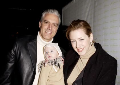 Chris Duddy junto a su esposa, la actriz y cantante Joely Fisher, y su hija Skylar