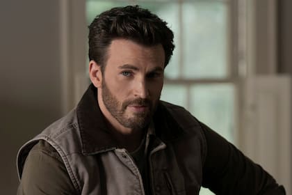 Chris Evans, en una escena de su última película Ghosted