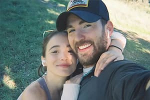 Chris Evans y su esposa, Alba Baptista, se convirtieron en padres primerizos