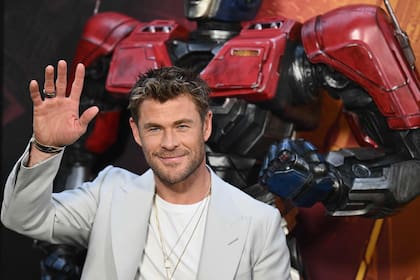 Chris Hemsworth dijo presente en la premier en Nueva York de Transformers Uno, la primera película animada de la serie que llevó al cine el mundo de los juguetes de Hasbro. El actor australiano, Scarlett Johansson, Brian Tyree Henry y Jon Hamm le pusieron sus voces a los personajes principales