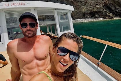 Chris Hemsworth y Elsa Pataky se olvidaron de las obligaciones y disfrutaron de una tarde bajo el sol de una playa en España