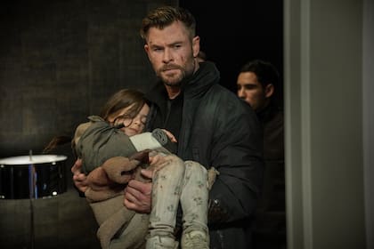 Hemsworth como Tyler Rake en una escena del film