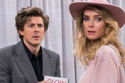 Chris Lowell como Bash se destaca en esta segunda temporada