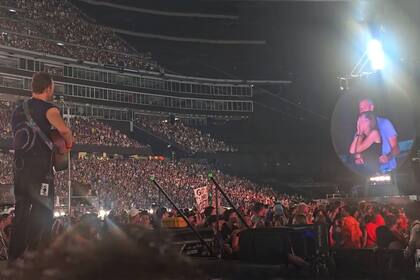 Chris Martin, muy sagaz con sus comentarios sobre la pareja que apareció en la kiss-cam