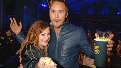Chris Pratt junto a Amy Poehler, la protagonista de Parks and Recreation