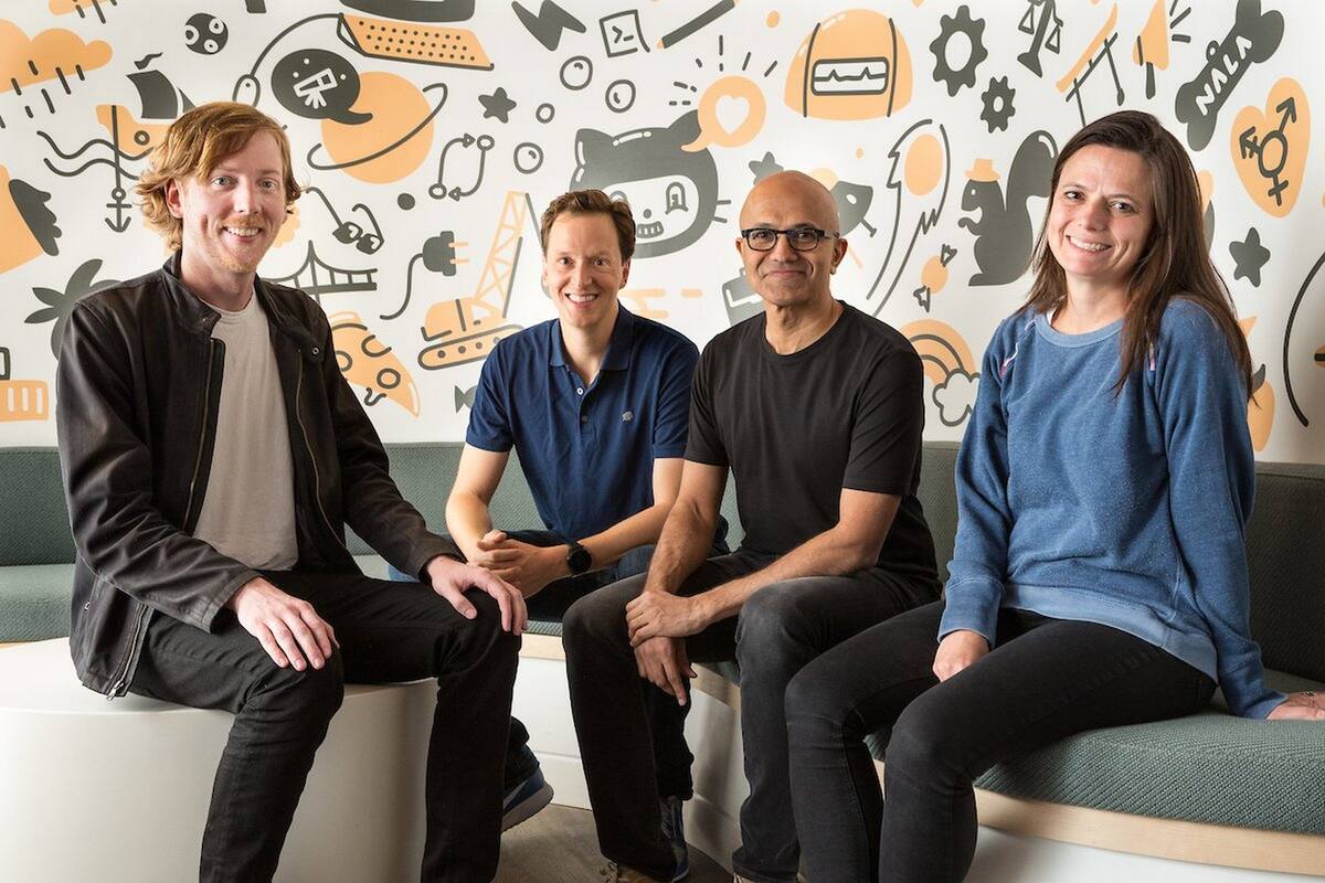 Chris Wanstrath, CEO de Github, Nat Friedman, vicepresidente de Microsoft Developer Services, Satya Nadella CEO de Microsoft y Amy Hood, directora de Finanzas de Microsoft, durante el anuncio oficial de la compa de GitHub por 7,5 mil millones de dólares