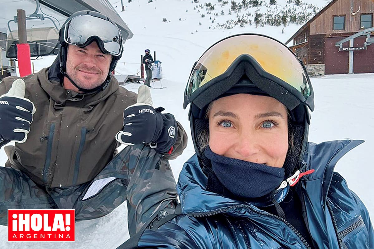 Chris y su mujer, la española Elsa Pataky, en un alto de su jornada de esquí en Courchevel, que se encuentra a dos horas de Lyon (Francia).